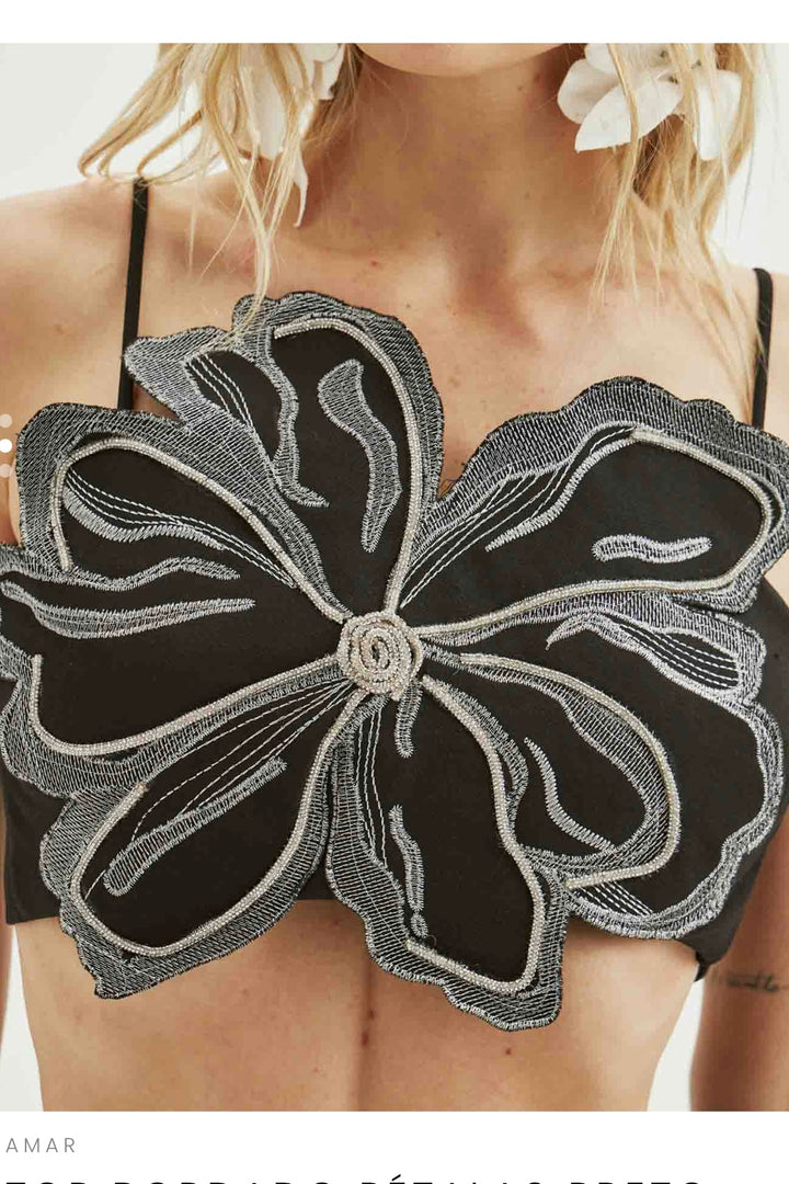 Flower Embroidered Top – Bela Boutique